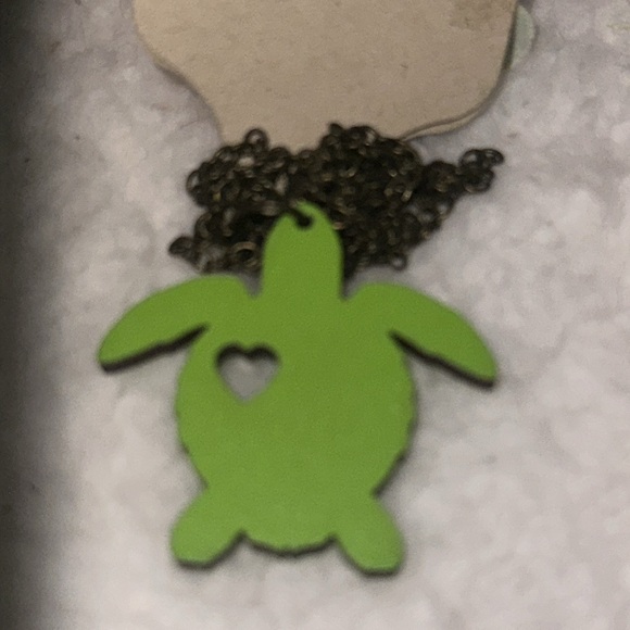 Unpossible Cuts Necklace Laser-cut Wood Pendant Sea Turtle Wooden Jewelry - Picture 4 of 9